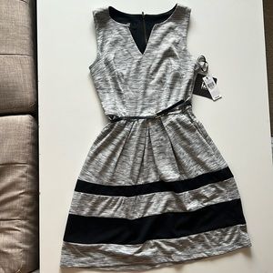 Short basic simple dress v neck